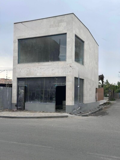 Code KS-2827. Commercial space for sale.