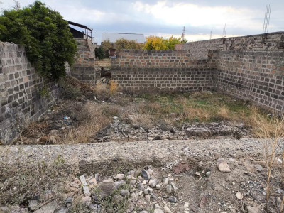 Code HA-1810 A plot of land is for sale.