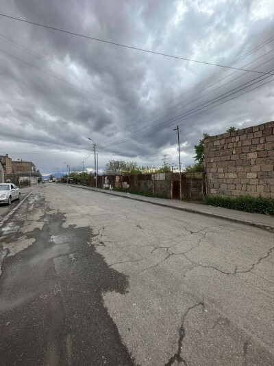 Կոդ KA-0338  Վաճառվում է հողակտոր