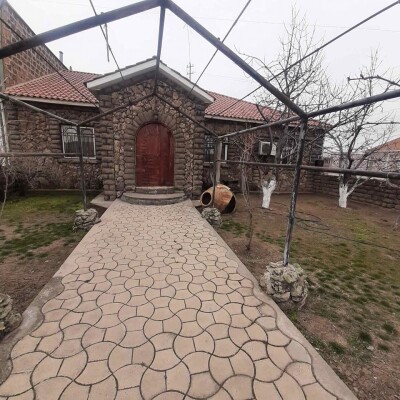 Կոդ AS-5601  Վաճառվում է  նորակառույց առանձնատուն + ՀՅՈՒՐԱՏՈՒՆ