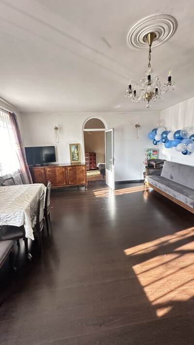 Կոդ AA-8822   Վաճառվում է երկհարկանի առանձնատուն