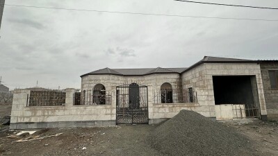 Կոդ AA-9455   Վաճառվում է կիսակառույց առանձնատուն