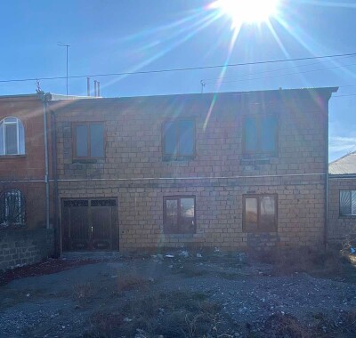 Կոդ AE-2282  Վաճառվում է  առանձնատուն