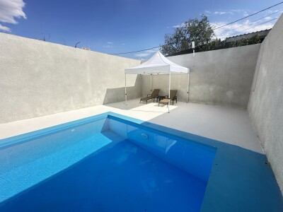 Code KA-8846. A functioning business is for sale.