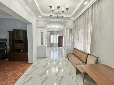 Կոդ AS-1033   Վաճառվում է երկհարկանի առանձնատուն