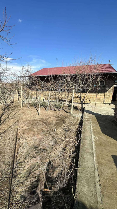 Կոդ AA-4022  Վաճառվում է առանձնատուն