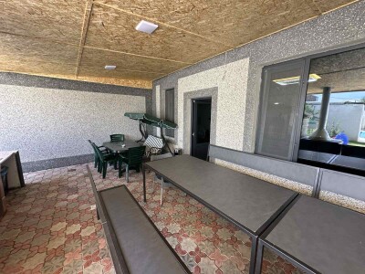 Code KA-8846. A functioning business is for sale.