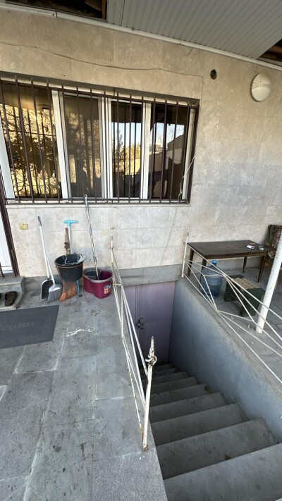 Կոդ AA-8822   Վաճառվում է երկհարկանի առանձնատուն