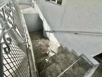 Կոդ AS-1033   Վաճառվում է երկհարկանի առանձնատուն