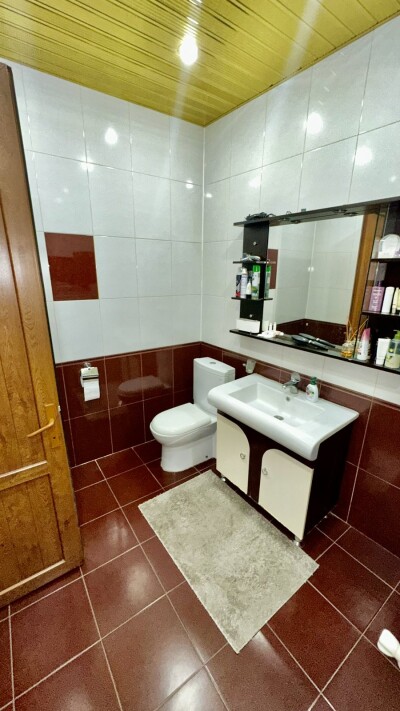 Կոդ AA-3535  Վաճառվում է երկհարկանի առանձնատուն