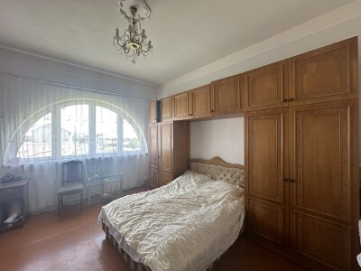 Կոդ AE-5701  Վաճառվում է երկհարկանի առանձնատուն