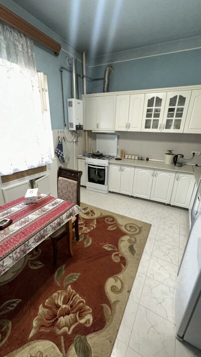 Կոդ AA-3535  Վաճառվում է երկհարկանի առանձնատուն