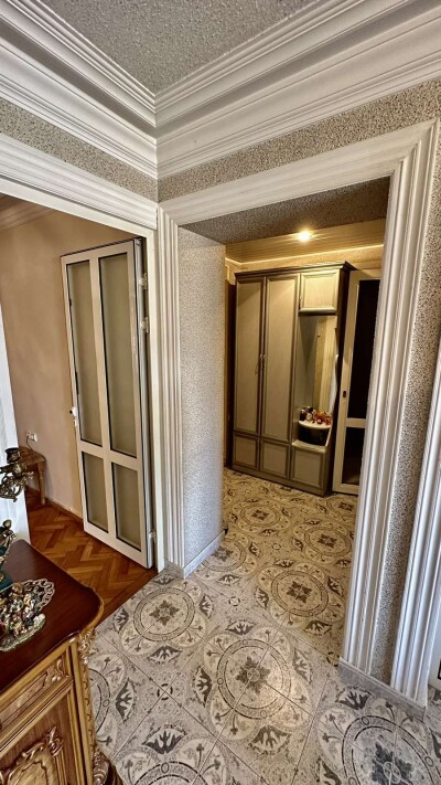 Կոդ BA-9828  Վաճառվում է բնակարան