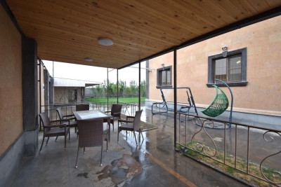 Code AA-1454. House for sale.