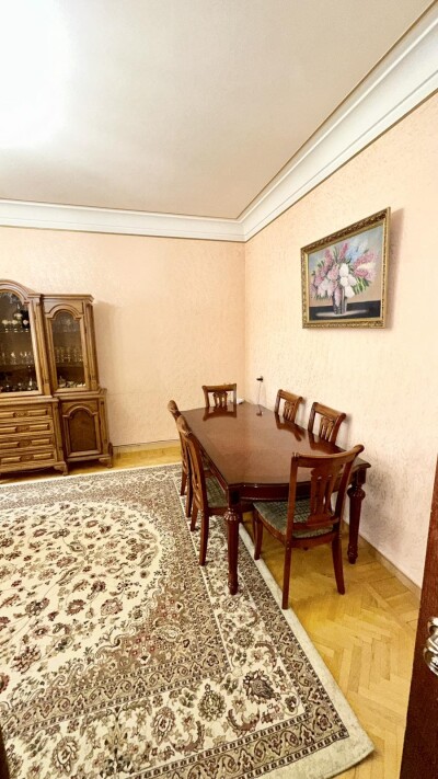 Կոդ AA-3535  Վաճառվում է երկհարկանի առանձնատուն