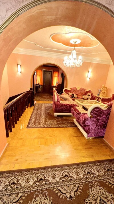 Կոդ AA-3535  Վաճառվում է երկհարկանի առանձնատուն