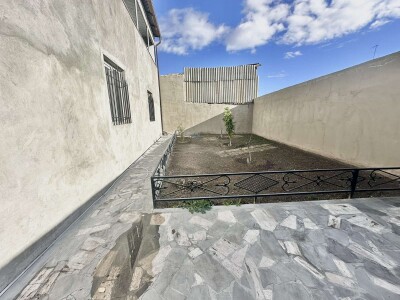 Կոդ AS-1033   Վաճառվում է երկհարկանի առանձնատուն