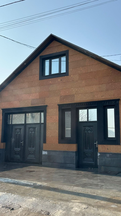 Code AA-4965. House for sale.