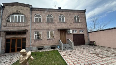 Կոդ AA-3535  Վաճառվում է երկհարկանի առանձնատուն