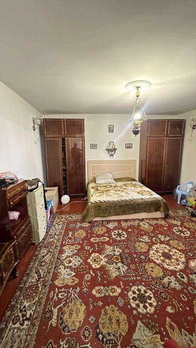 Կոդ AA-8822   Վաճառվում է երկհարկանի առանձնատուն