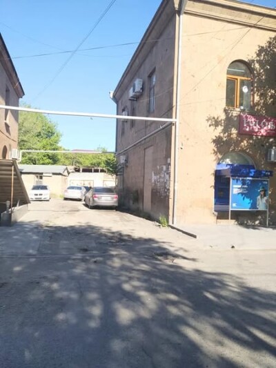 Կոդ K-0039  Վաճառվում է ԿՈՄԵՐՑԻՈՆ-ԲԻԶՆԵՍ տարածք