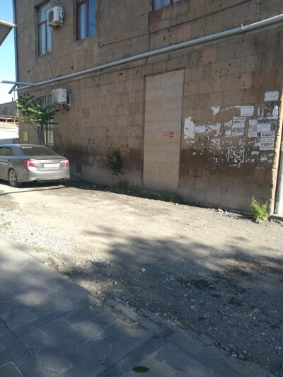 Կոդ K-0039  Վաճառվում է ԿՈՄԵՐՑԻՈՆ-ԲԻԶՆԵՍ տարածք