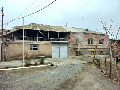 Կոդ AA-2253   Վաճառվում է առանձնատուն