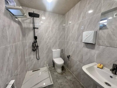 Code KE-7501. Commercial space for sale.