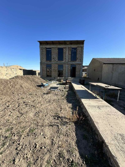 Կոդ AS-7782  Վաճառվում է երկհարկանի նորակառույց առանձնատուն