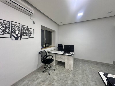 Code KE-7501. Commercial space for sale.