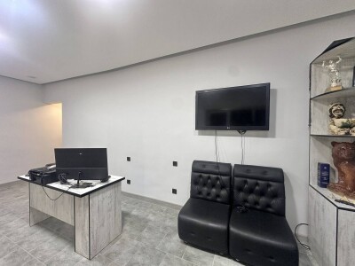 Code KE-7501. Commercial space for sale.