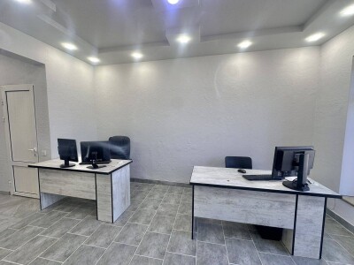 Code KE-7501. Commercial space for sale.