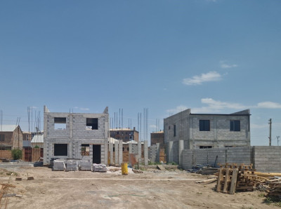 Կոդ AA-0086 Վաճառվում են երկհարկանի  նորակառույց առանձնատներ