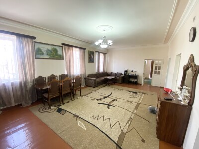 Կոդ  AS-3553   Վաճառվում է առանձնատուն