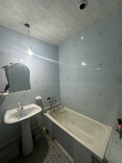 Կոդ AE-5701  Վաճառվում է երկհարկանի առանձնատուն