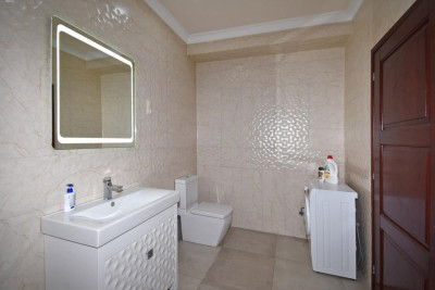 Code AA-1454. House for sale.