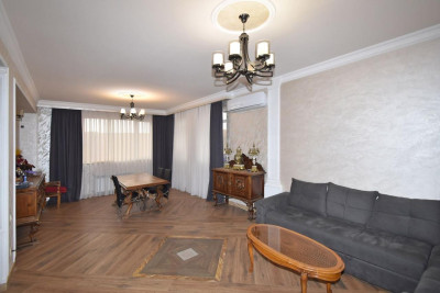 Code AA-1454. House for sale.