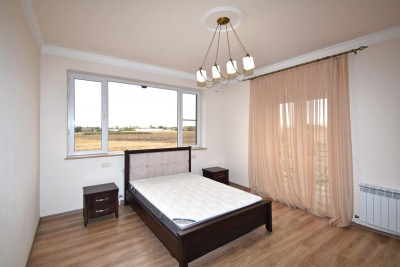 Code AA-1454. House for sale.