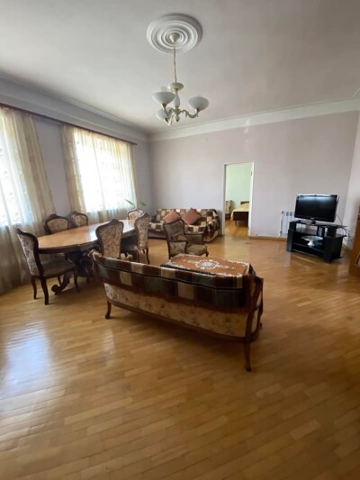 Կոդ AE-7717 Վաճառվում է առանձնատուն