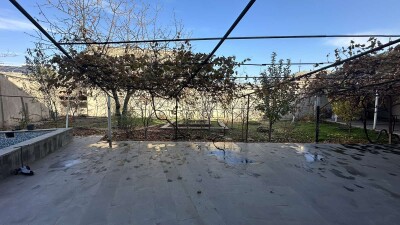 Կոդ AA-8822   Վաճառվում է երկհարկանի առանձնատուն