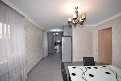 Code AA-1454. House for sale.