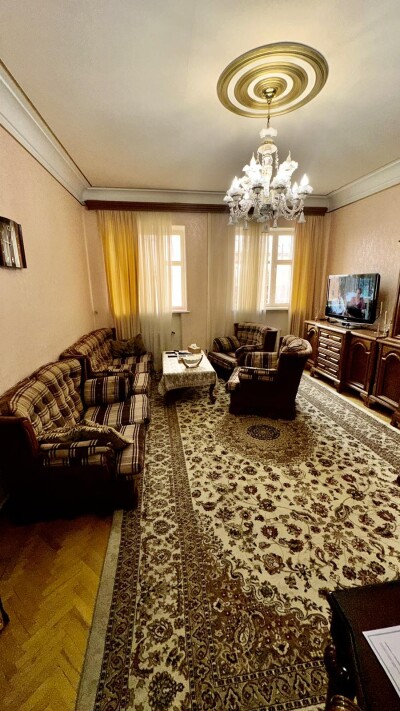 Կոդ AA-3535  Վաճառվում է երկհարկանի առանձնատուն