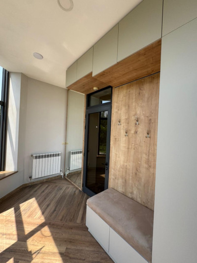 Code AA-1454. House for sale.