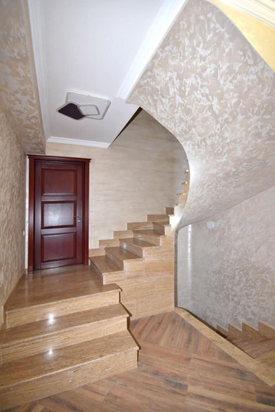 Code AA-1454. House for sale.