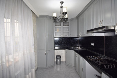 Code AA-1454. House for sale.