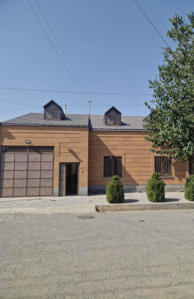 Կոդ AA-0628   Վաճառվում է առանձնատուն