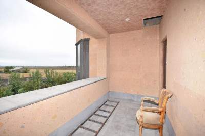 Code AA-1454. House for sale.