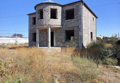 Կոդ AE-8101   Վաճառվում է առանձնատուն