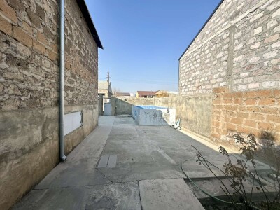 Code AA-6618, a house for sale.