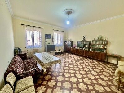 Code AA-6618, a house for sale.